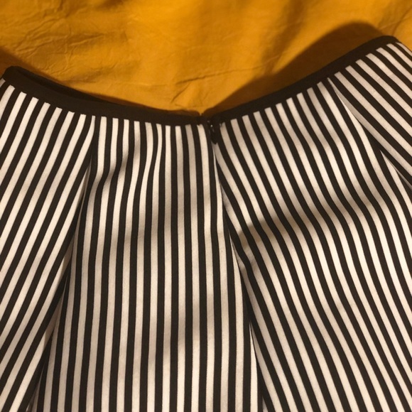 Pleated A-Line Stripped MIDI Skirt - Picture 5 of 7